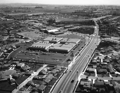 Whittier Downs Shopping Center, Santa Fe Springs