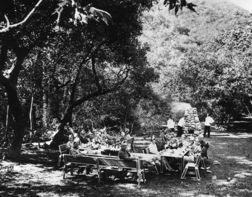 Beverly Hills Hotel picnic