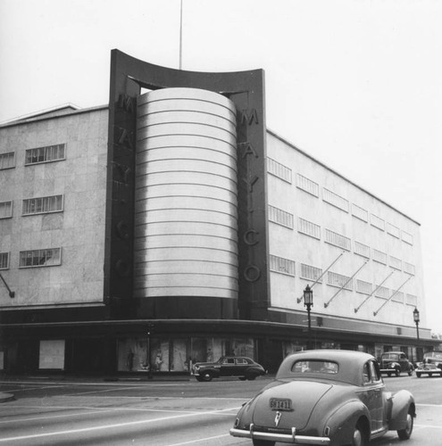 May Co. store on Wilshire Boulevard