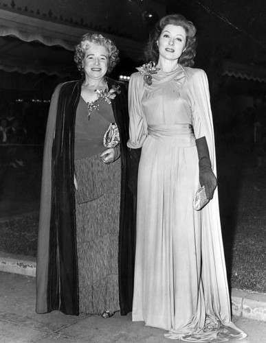 Greer Garson with mother at premiere