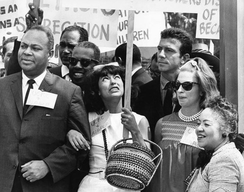 Civil Rights leaders line up for protest march on school board