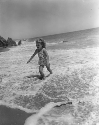 Children at the beach, view 4