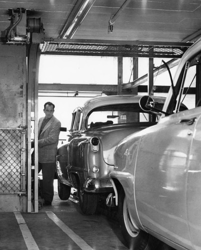 Pigeon Hole Garage car elevator