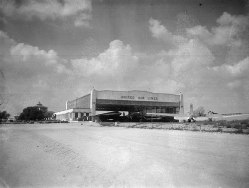 Glendale Grand Central Airport hangar