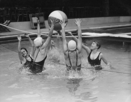 Games in the pool, view 1