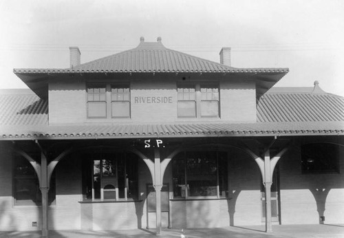 Riverside train station