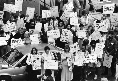 Teachers demonstrate at UCLA