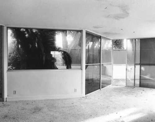 Ambassador Hotel, Honeymoon Cottage, sliding doors