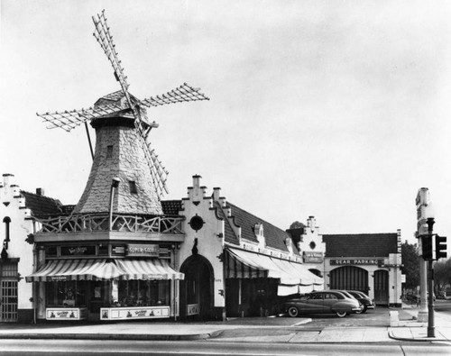 Van de Kamp's Bakery and Restaurant