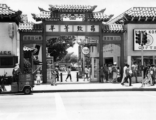 Gate to Oriental fantasy in the heart of Los Angeles