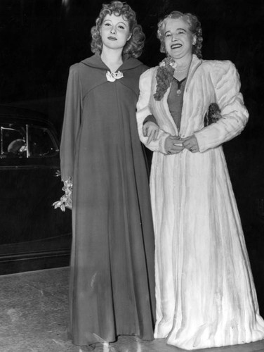 Greer Garson with mother at premiere