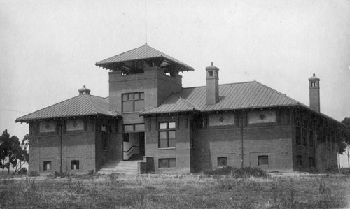 Palisades School, exterior