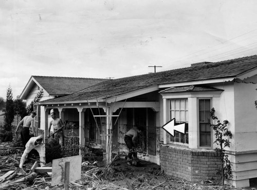 Clean-up of flood-hit homes