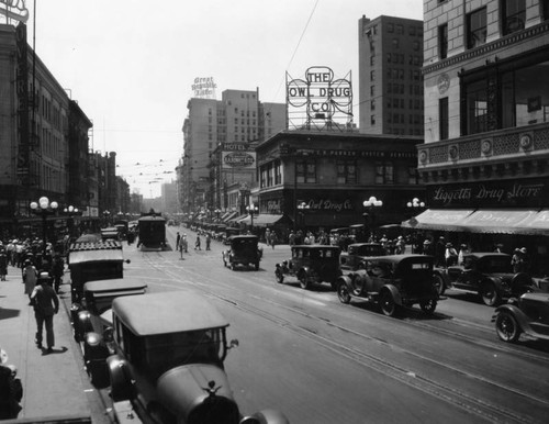 Main & 7th Streets, looking East