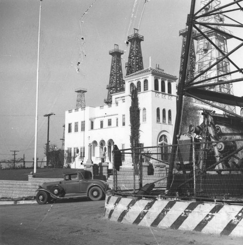 Oil derricks of Los Angeles, view 5