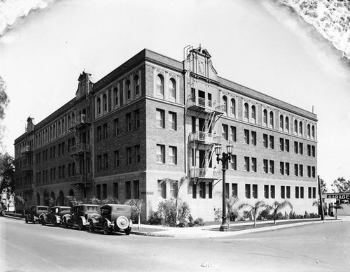 Halifax Apartments, Hollywood