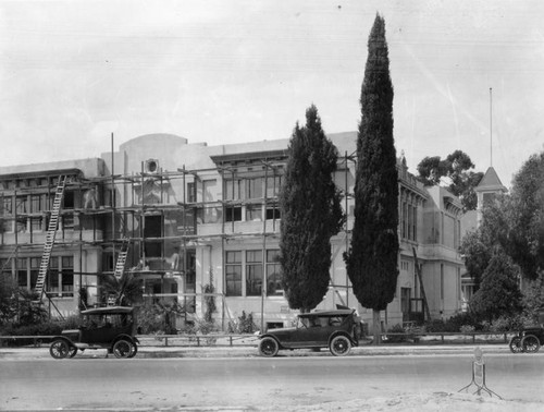 North Hollywood school