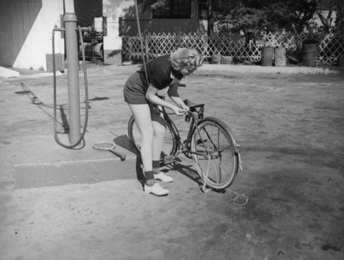 Fixing a bicycle flat tire in Glendale