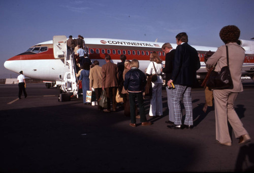 Boarding fight at Hollywood-Burbank Airport