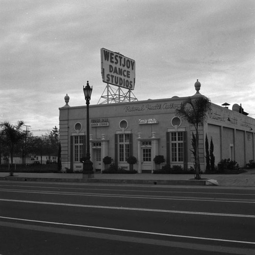 8800 block of Wilshire Boulevard, view 2