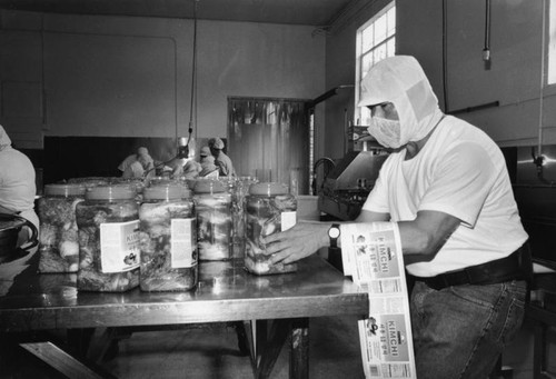 Labeling bottled kimchi, Cosmos Food Co