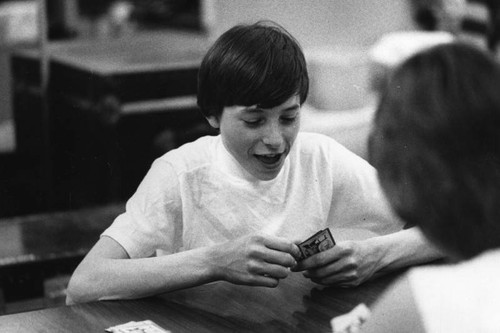 Cauthen relaxes between races