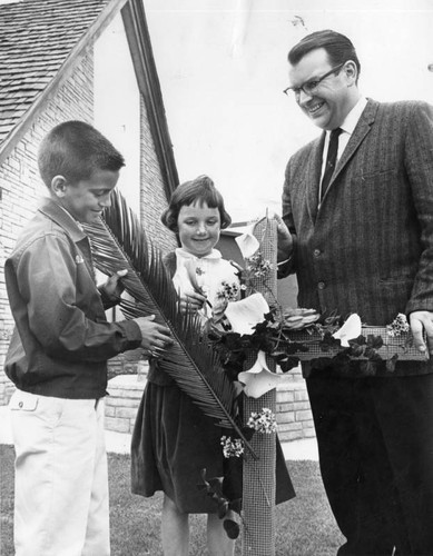 Floral cross marks Palm Sunday at Reseda First Christian