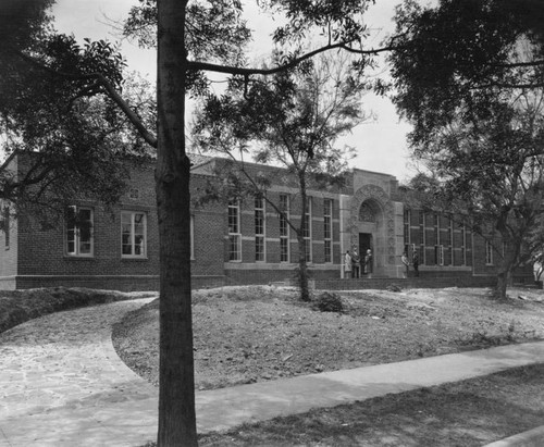 Exterior view, Felipe de Neve Branch Library