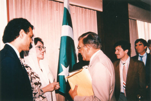 Benazir Bhutto visits Los Angeles