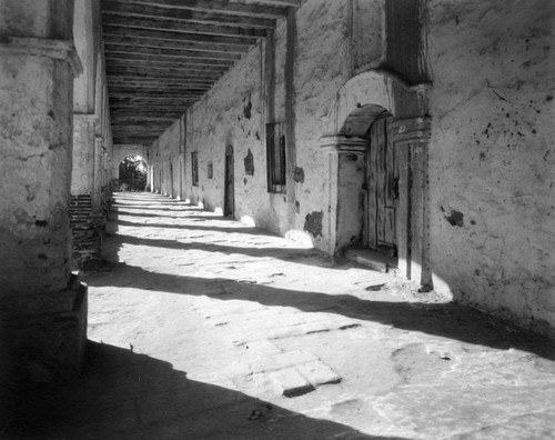 San Fernando Rey de Espan~a Mission colonnade