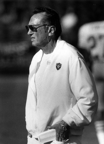 Al Davis stalks sidelines