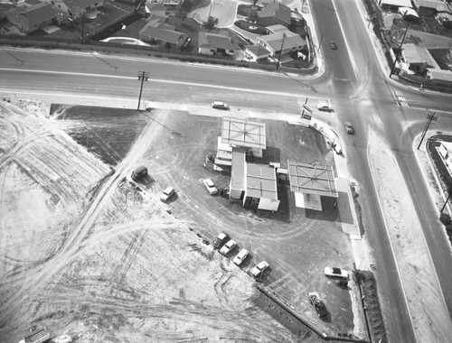 Mobil Gas, Rosecrans Avenue and La Mirada Boulevard, looking southeast