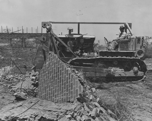 Clearing the site, Park LaBrea