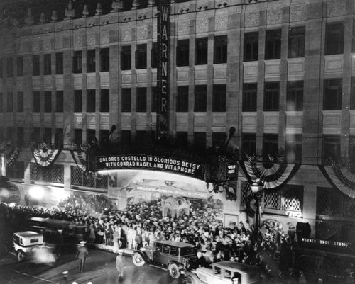 Crowd, Warner Bros. Theatre