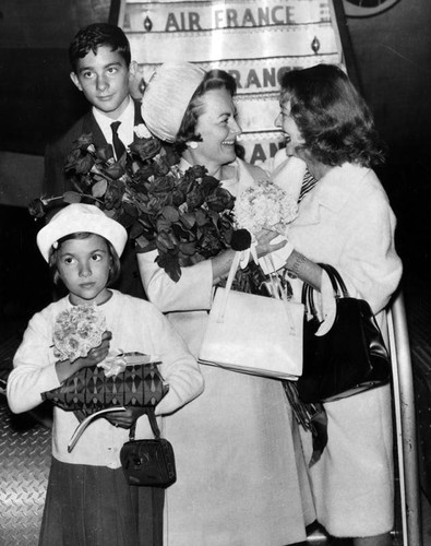 Olivia de Havilland and Bette Davis