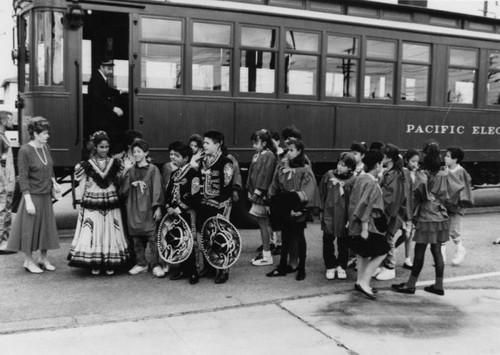 Children visit Pacific Electric 'Red Car