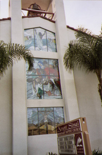 Mount Sinai Missionary Baptist Church, stained glass windows