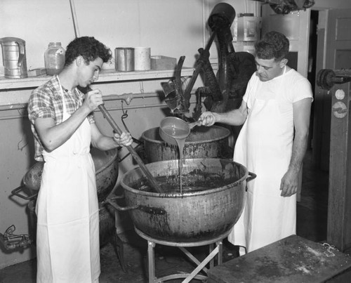 Making Currie's Ice Cream