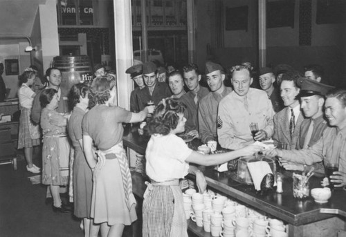 Victory Service crowd, Union Rescue Mission