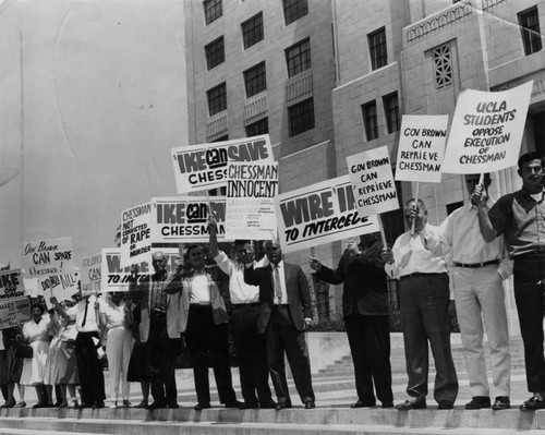 Chessman pickets at State Building