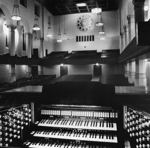 Organ, First Baptist Church in Pasadena