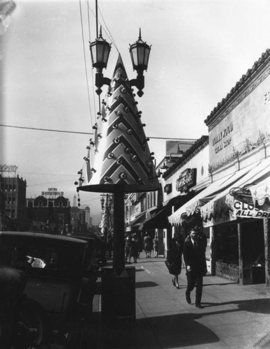 Christmas on Hollywood Blvd/Santa Claus Lane, view 4