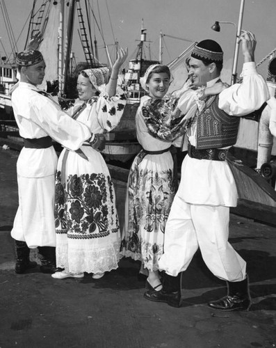 Croatian Kolo dancers