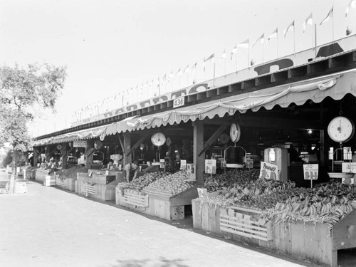 Roberts Ranch Market