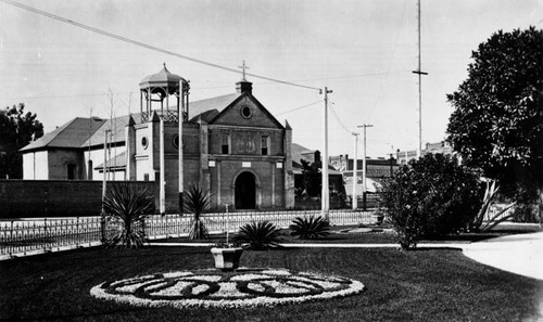 View of the Plaza Church from across the street