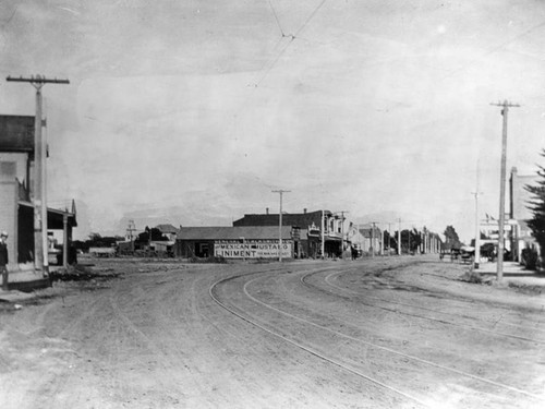 Early view of Hoover and Wilshire