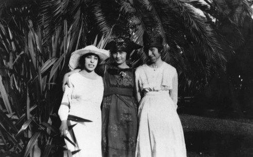 Mexican American women at Lincoln Park