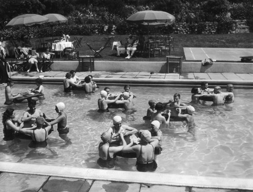 Games in the pool, view 4