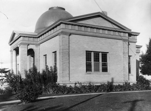 San Pedro Public Library, exterior