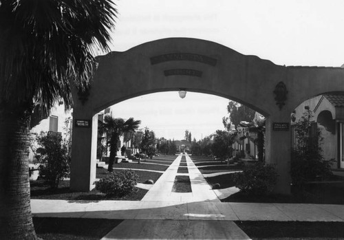 Annetta Court, Hollywood apartments